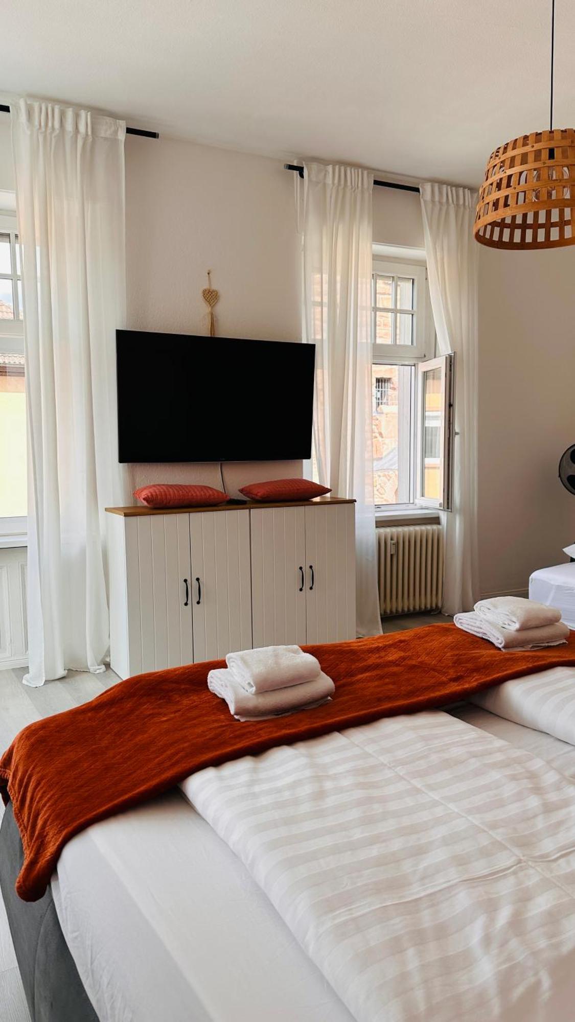 Amao-Brown I Exklusives City-Apartment I 85Qm I Privatparkplatz & Komfort I King-Size Bed Lahr  Exterior foto